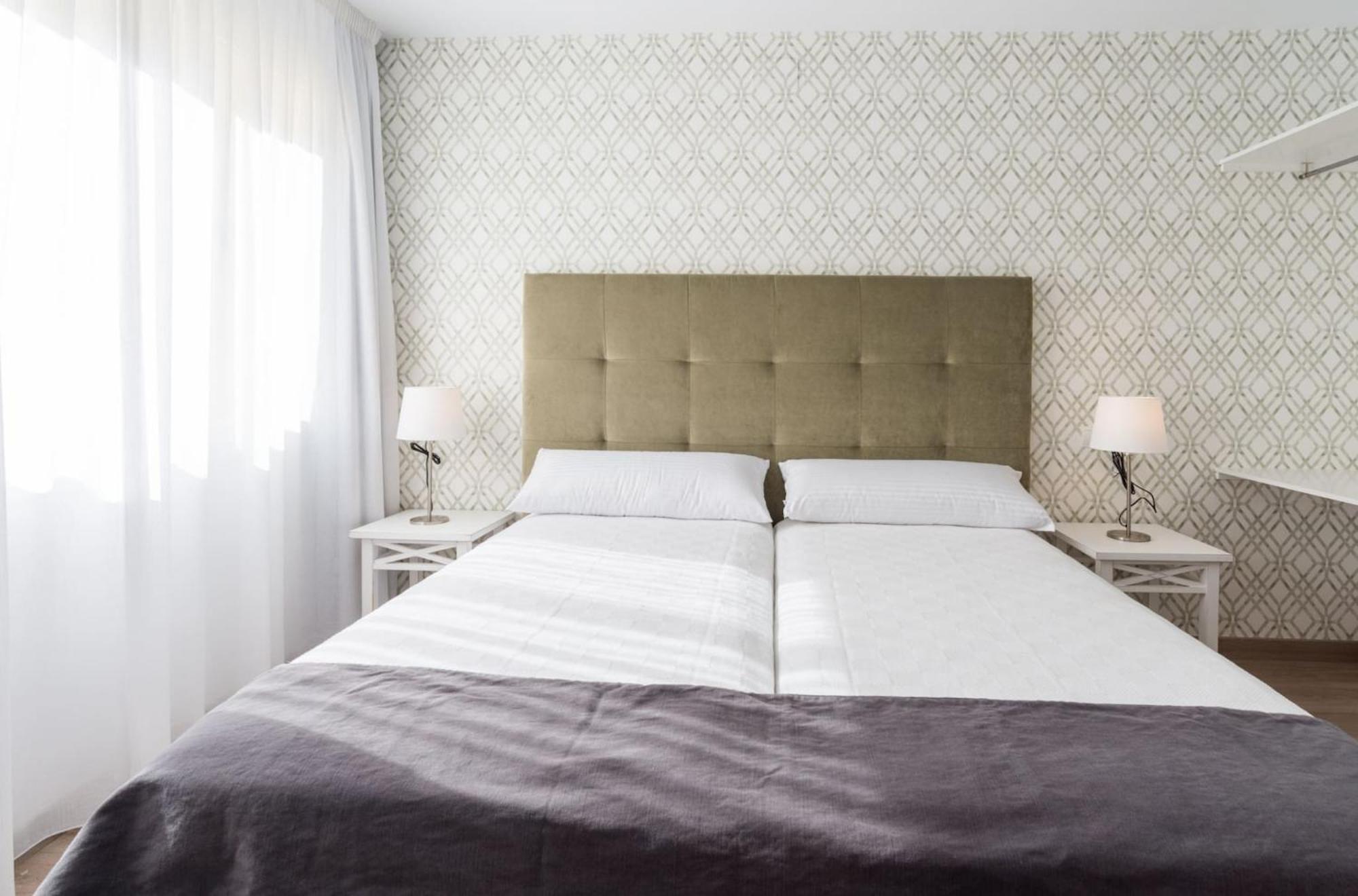 Апартаменты Sharingco Atarazanas Premium Малага Экстерьер фото