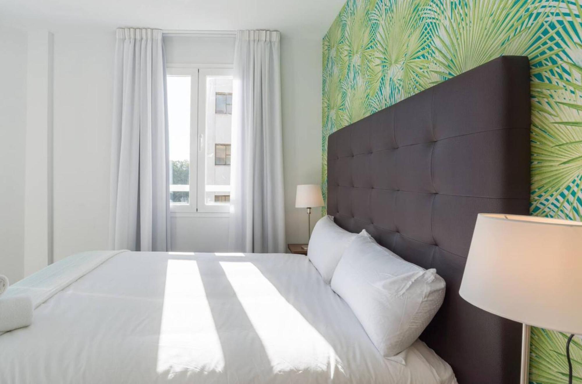 Апартаменты Sharingco Atarazanas Premium Малага Экстерьер фото