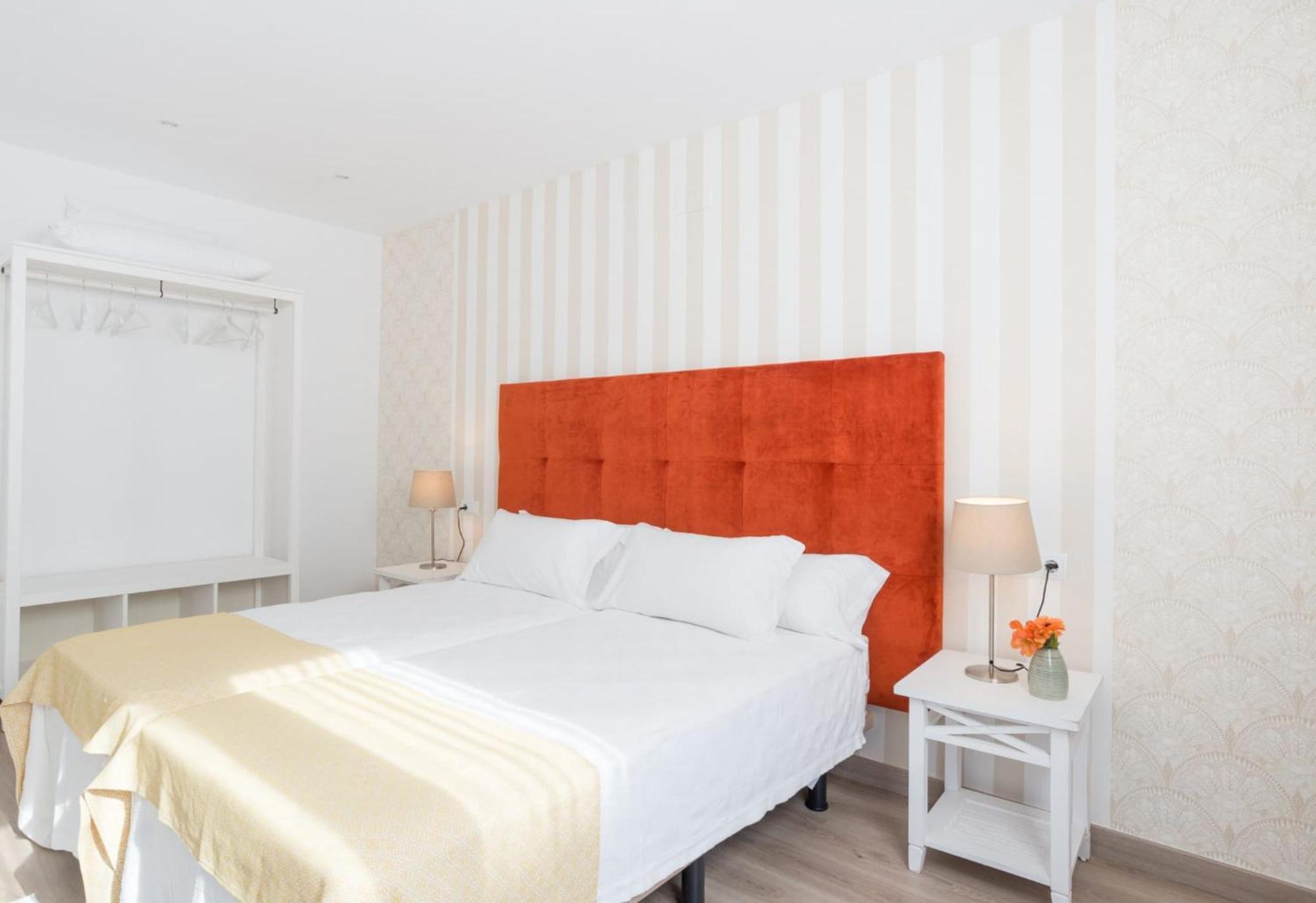 Апартаменты Sharingco Atarazanas Premium Малага Экстерьер фото