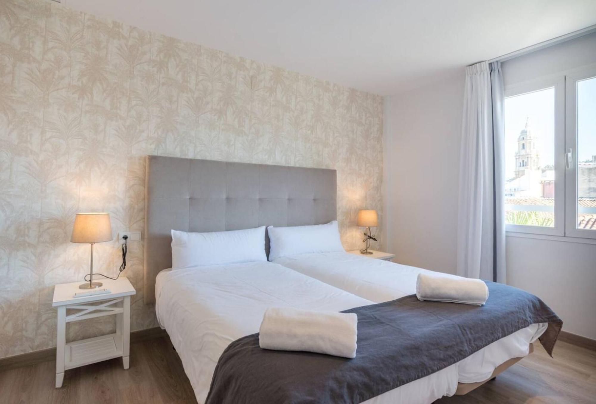 Апартаменты Sharingco Atarazanas Premium Малага Экстерьер фото