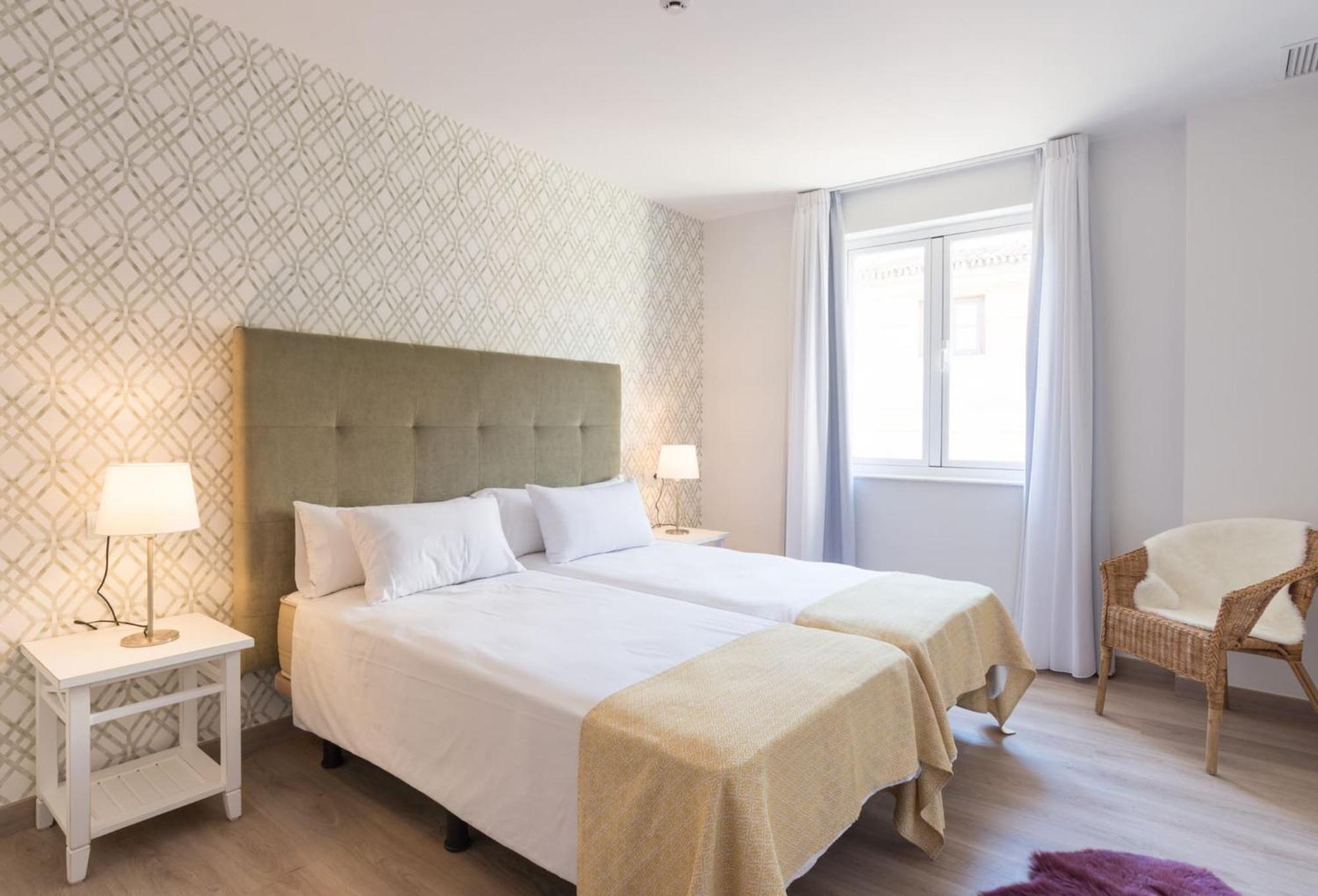 Апартаменты Sharingco Atarazanas Premium Малага Экстерьер фото