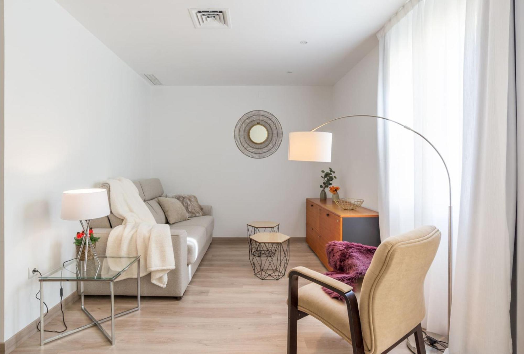 Апартаменты Sharingco Atarazanas Premium Малага Экстерьер фото