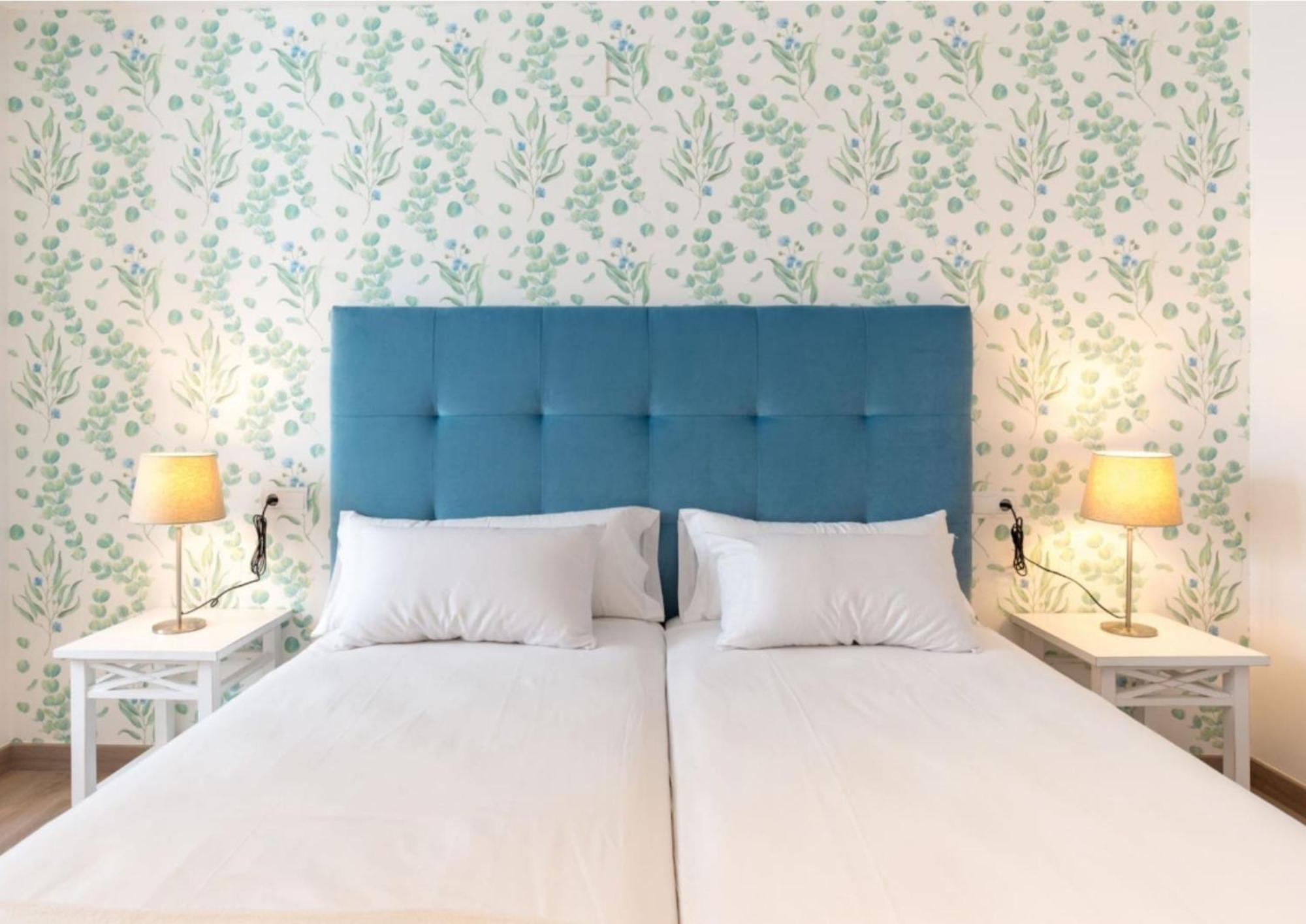 Апартаменты Sharingco Atarazanas Premium Малага Экстерьер фото